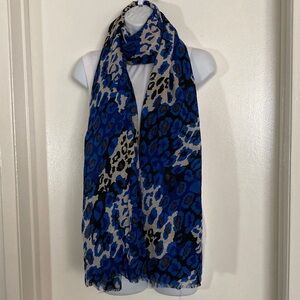 Club Monaco Women’s Rectangle Long Scarf Wrap Blue Print Lightweight Wool